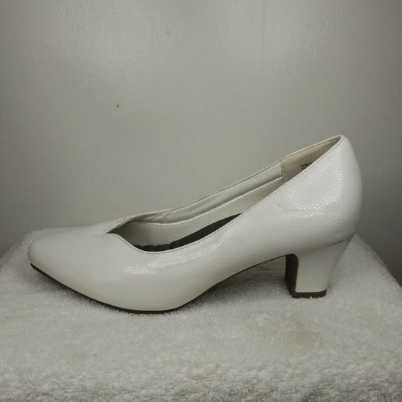 Torta Caliente White Women shoes Size 8W - Picture 2 of 9